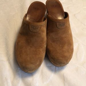 Ugg clog